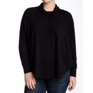 Shirttail Hem Turtleneck*